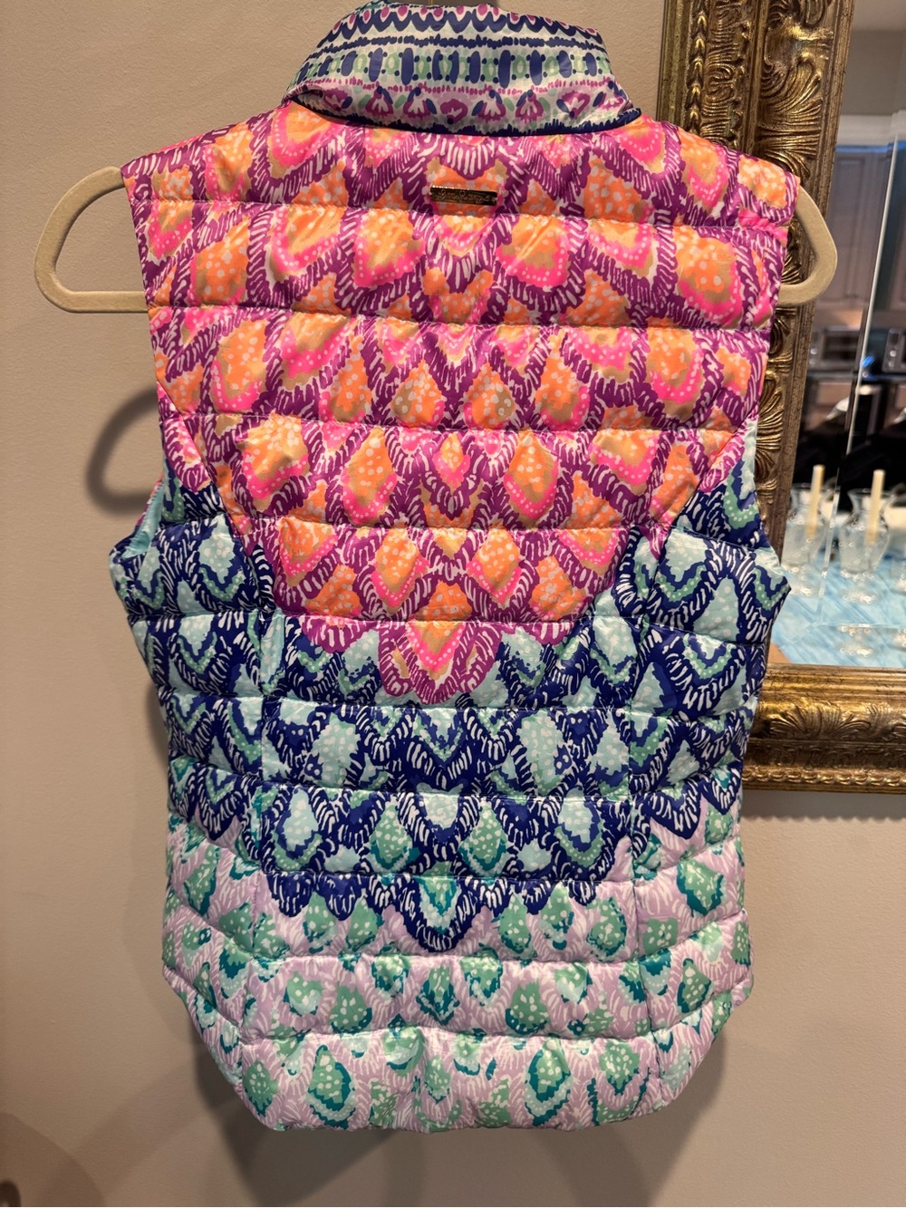 Lilly Pulitzer light weight puffer vest-Vibrant classic Lilly-Pink, Orange, Aqua